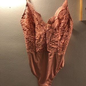 Never worn! Just dont love it as much as i thought